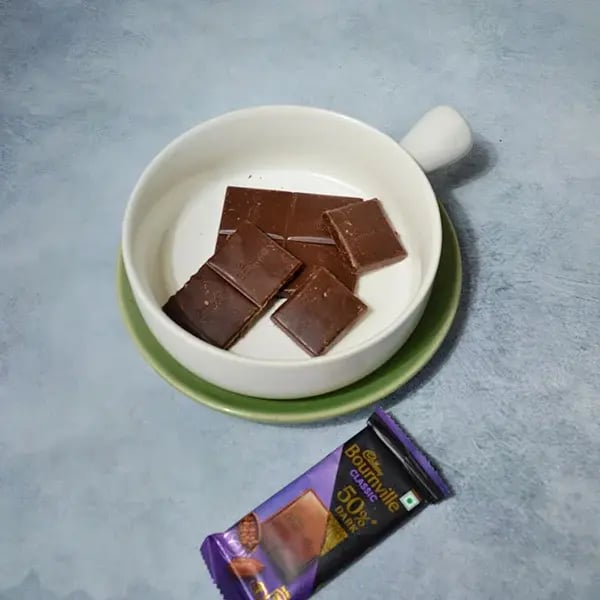 Bournville Chocolate Cashew Cluster - Break Cadbury Bournville chocolates