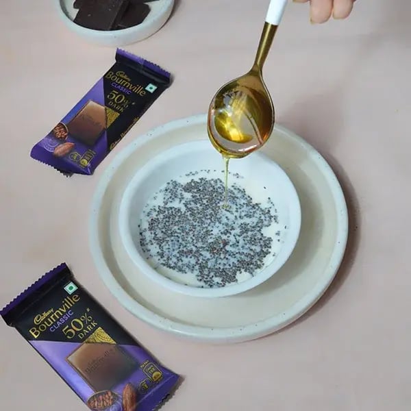 Bournville Chocolate Chia Ice Cream - Mix honey