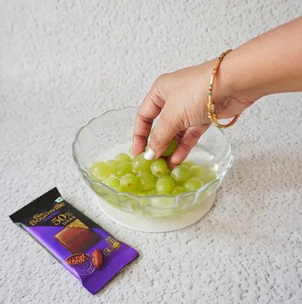 Bournville Chocolate Covered Grape Roses - Wash the grapes
