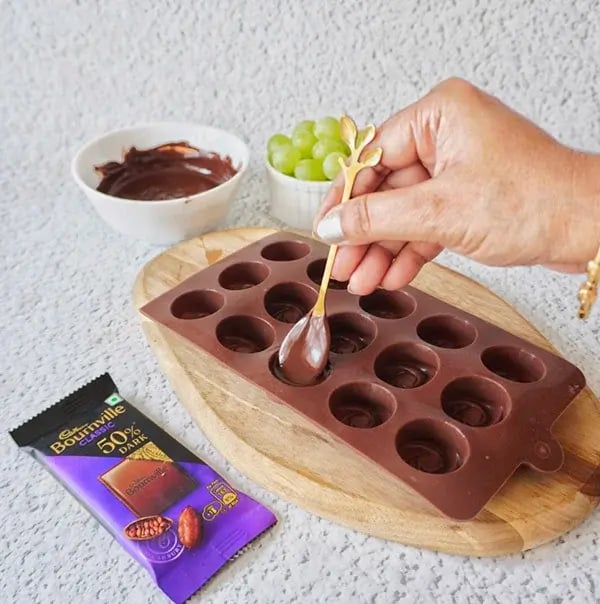 Bournville Chocolate Covered Grape Roses - Carefully spoon a small amount of the melted chocolate