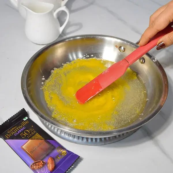 Bournville Chocolate Custard Cream - Continue stirring