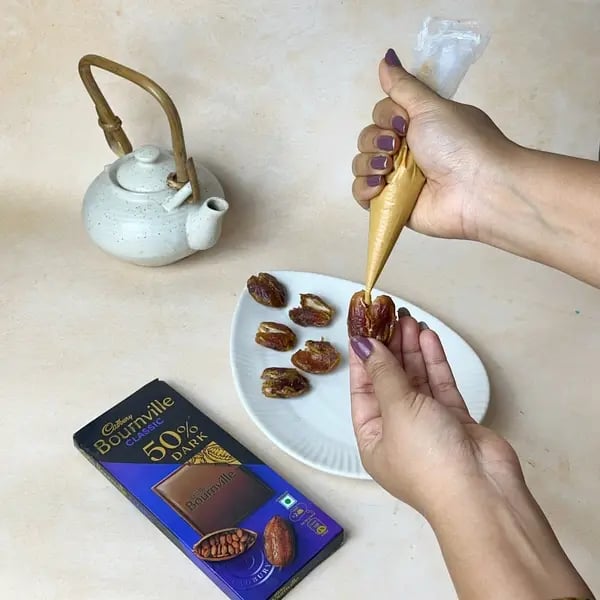 Bournville Chocolate Date Heart - Filling Date Hearts