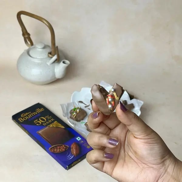 Bournville Chocolate Date Heart - Topped Chocolate Hearts