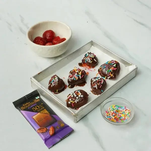 Bournville Chocolate Dipped Strawberries - Garnish with some sprinkles