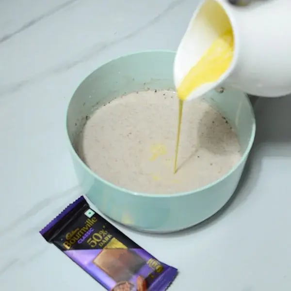 Bournville Chocolate Eggnog - Pour the egg mixture
