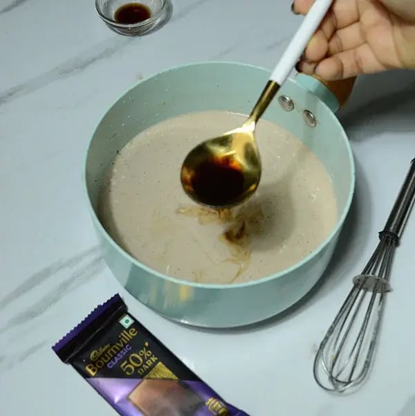 Bournville Chocolate Eggnog - Add vanilla essence
