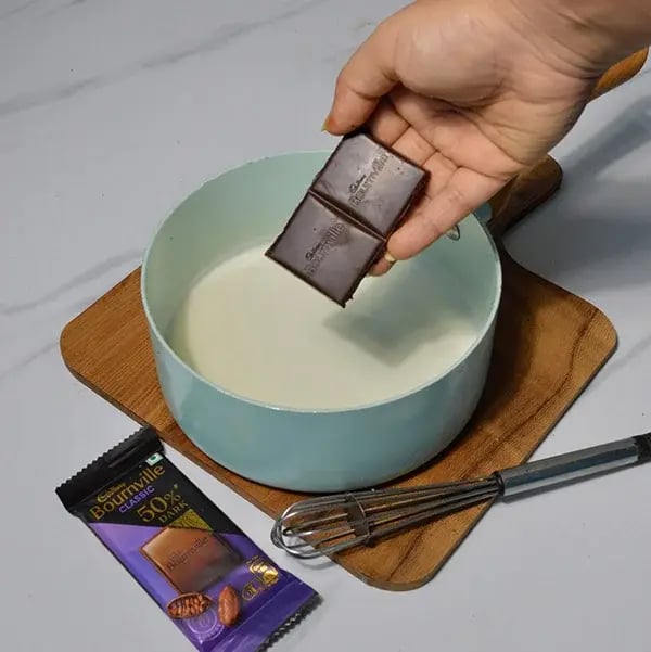 Bournville Chocolate Honey Rosy Falooda - Heat the milk with the Cadbury Bournville chocolate pieces