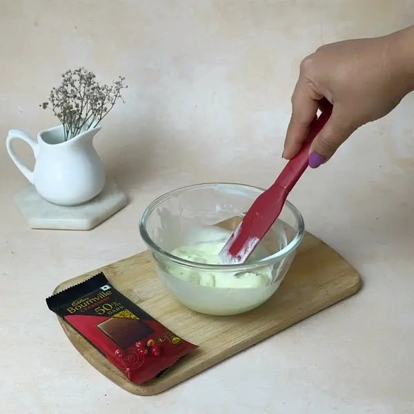 Bournville Chocolate Minty Icecream Pastry - Mixing Syrup Ice Cream