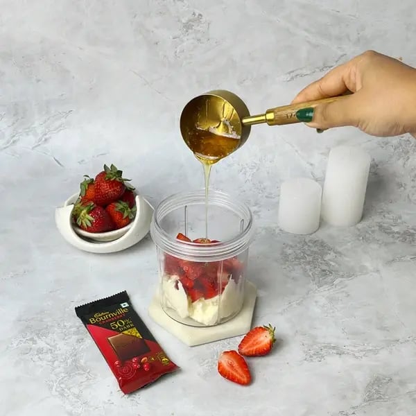 Bournville Chocolate No-Bake Strawberry Cheesecake - Adding Honey To Blender