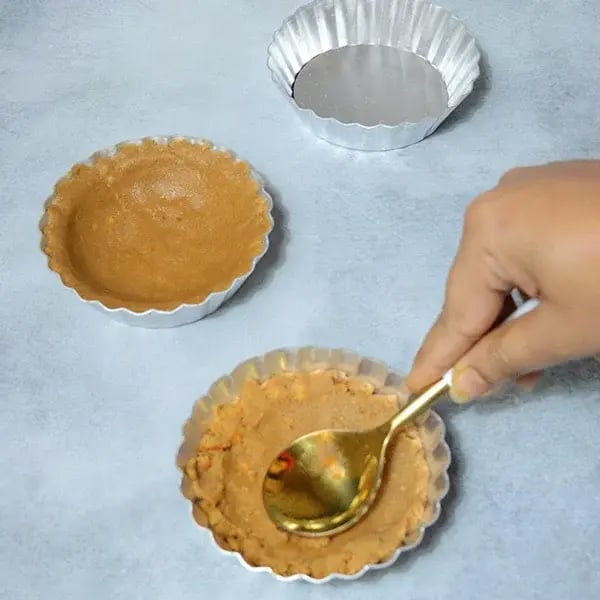Bournville Chocolate Walnut Tart - Blend digestive biscuits
