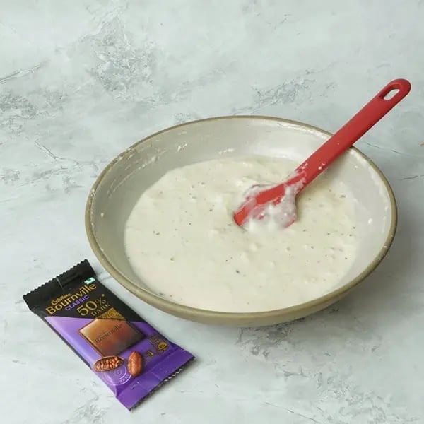 Bournville Cinnamon Lokma-Stir with an oiled spatula