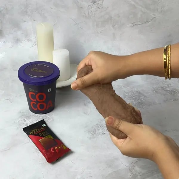 Bournville Cocoa Mochi - Stretching