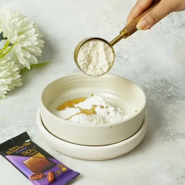 Bournville Coconut Sel Roti-Take a medium-sized bowl
