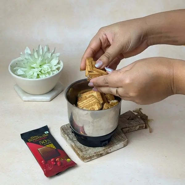 Bournville Covered Biscuit Balls - Powdered Biscuits
