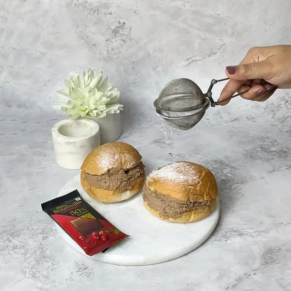 Bournville Cream Bun - Sprinkling Powdered Sugar