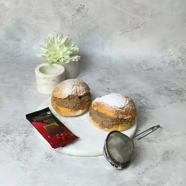 Bournville Cream Bun - Cream Bun Served