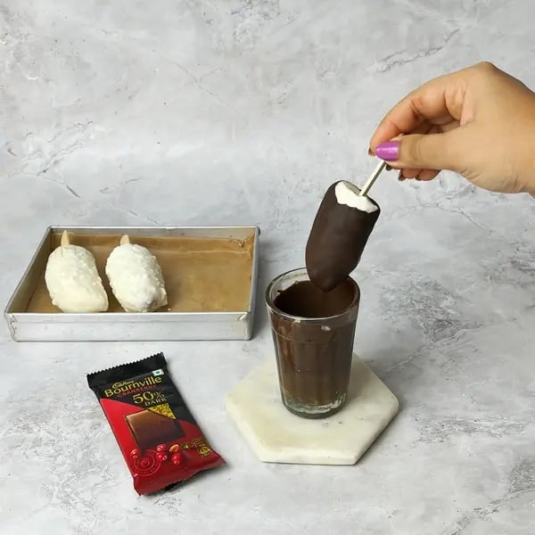 Bournville Dipped Frozen Banana Yogurt Popsicles - Dipping Banana In Chocolate