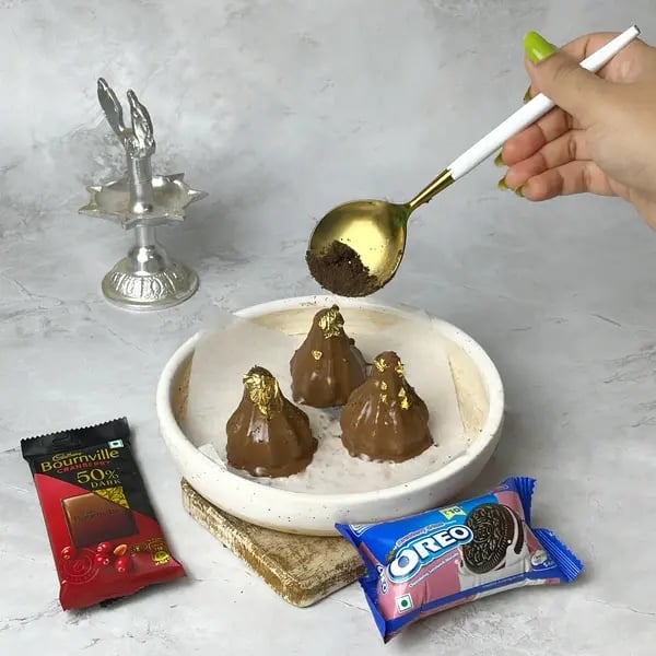 Bournville Dipped Oreo Modak - Decorated Modak On Tray
