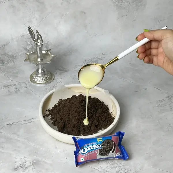 Bournville Dipped Oreo Modak - Powder In Bowl