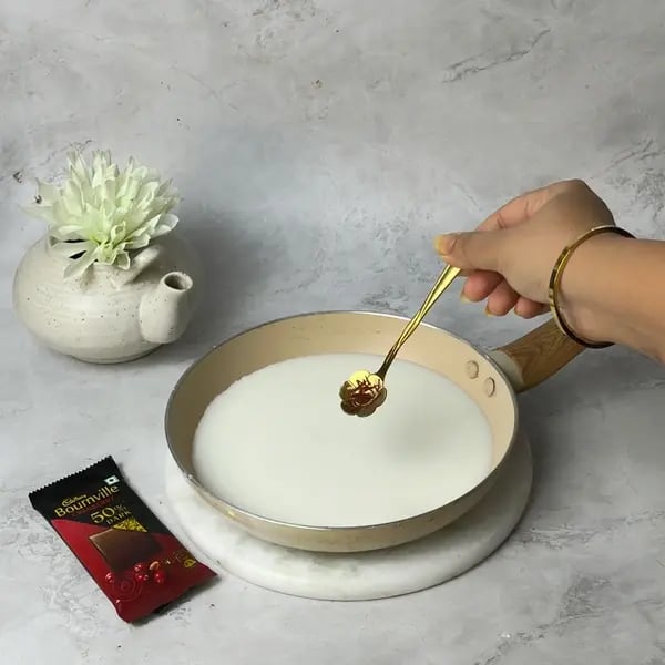 Bournville Drizzled Tasmai Kheer - Saffron Strands In Rice