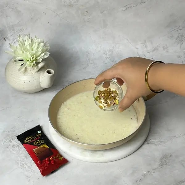 Bournville Drizzled Tasmai Kheer - Folding Dry Fruits
