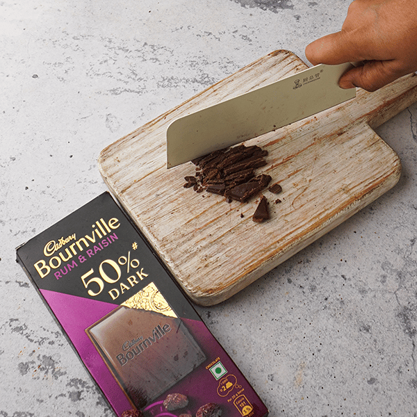 bournville-hot-chocolate-smoothie-step-1