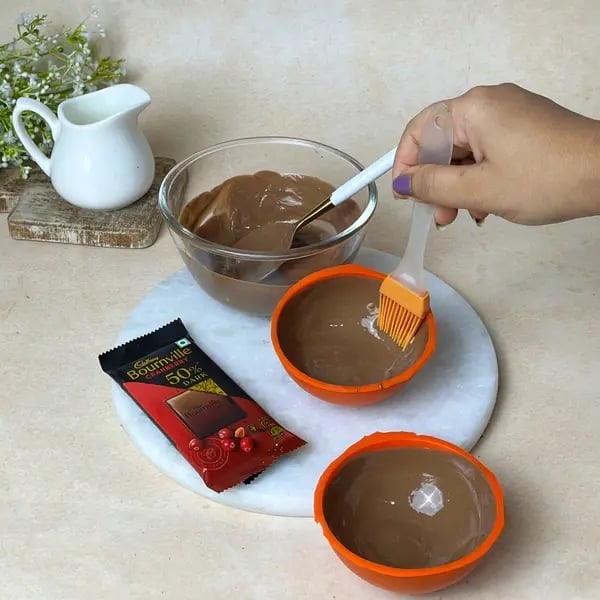 Bournville Hot Cocoa Bomb - Spreading Chocolate Mold