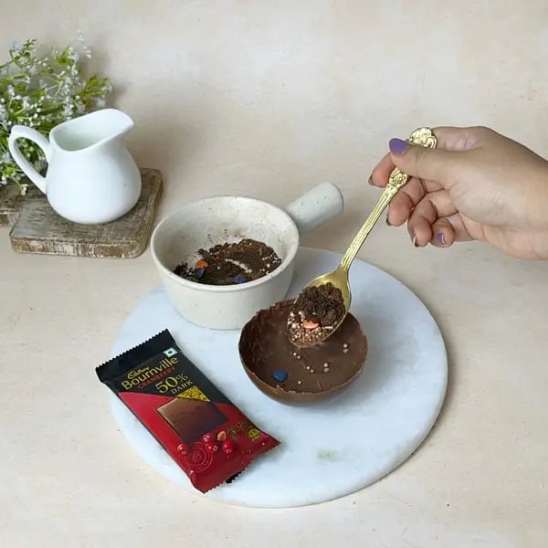 Bournville Hot Cocoa Bomb - Cocoa Mix Marshmallows