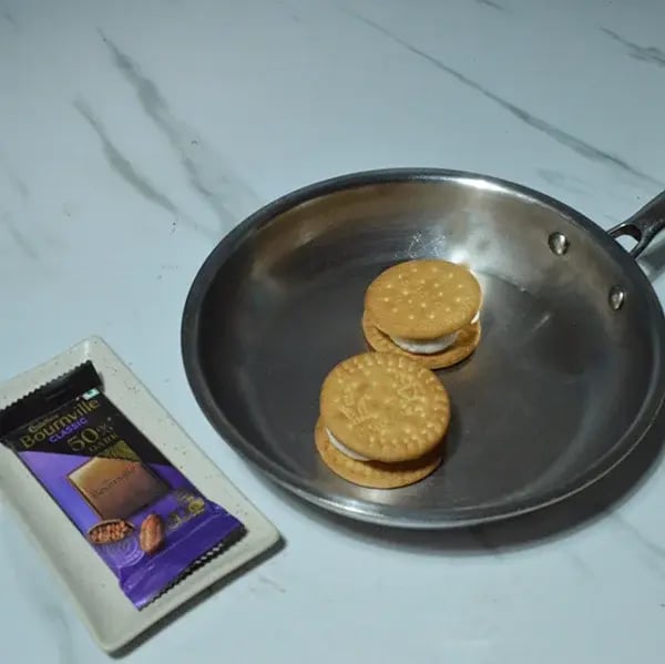 Bournville Korean Chocopie - Heat the pan