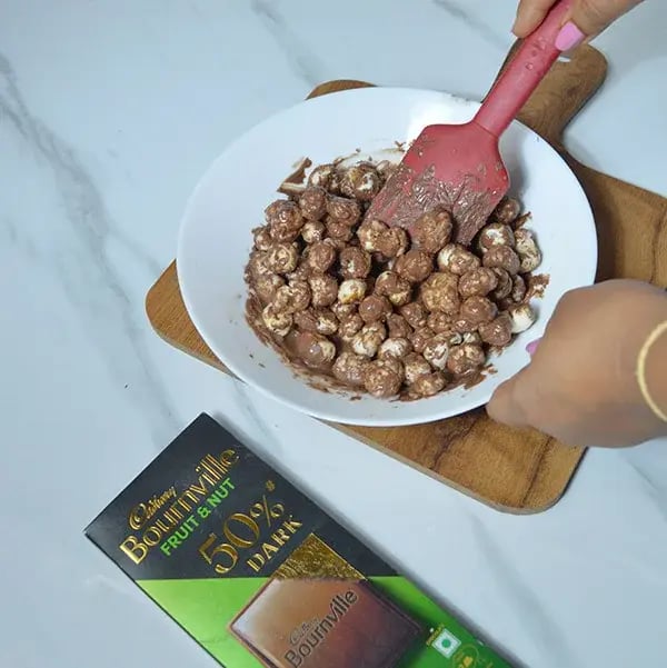 Bournville Makhana Chikki - start coating it