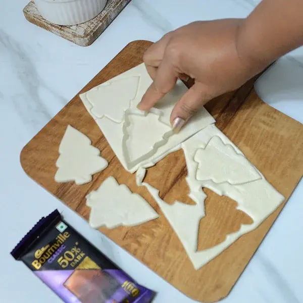 Bournville Mini Puff Christmas Tree - Pastry sheet and cut it