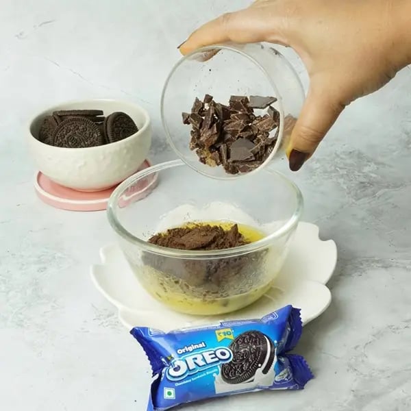 Bournville Oreo crumble cookies-Mix all the ingredients together
