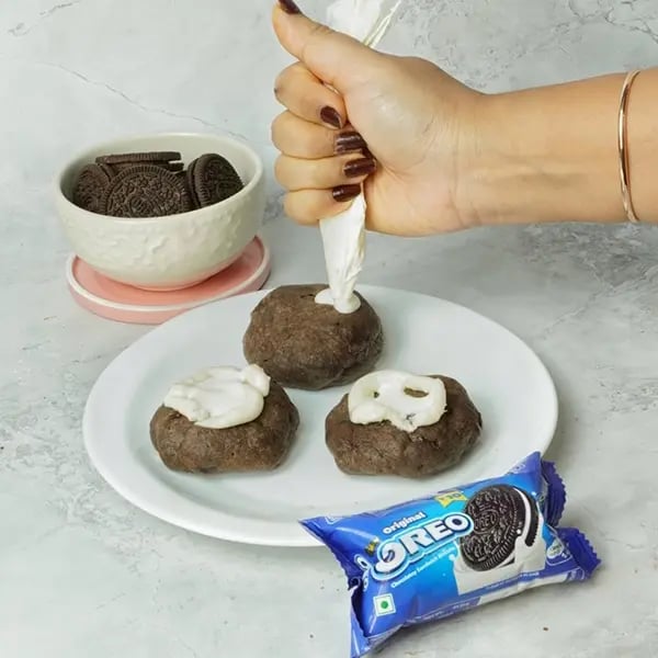 Bournville Oreo crumble cookies-Allow the cookies to cool