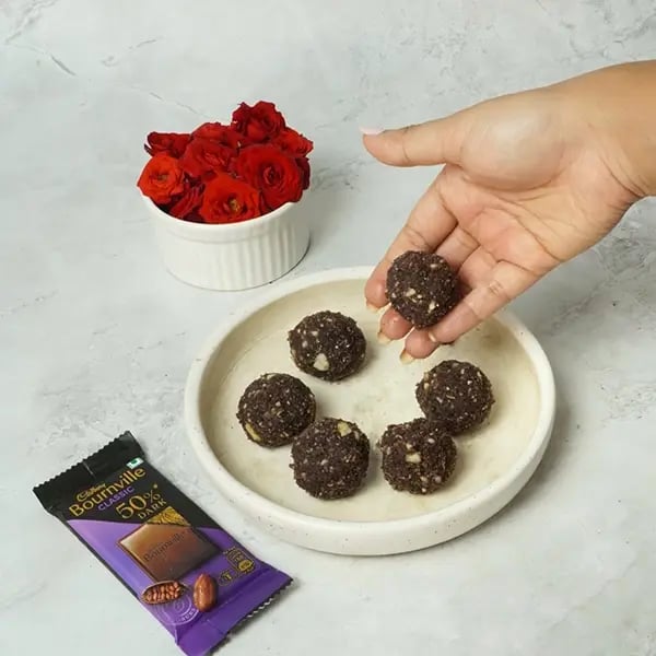 Bournville Poha Peanut Laddu for Chhath Pooja-Take a small portion and press down with your fingers
