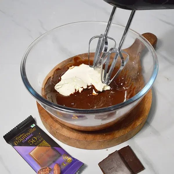 Bournville Sour Cream Chocolate With Pistachio - Stream sour cream