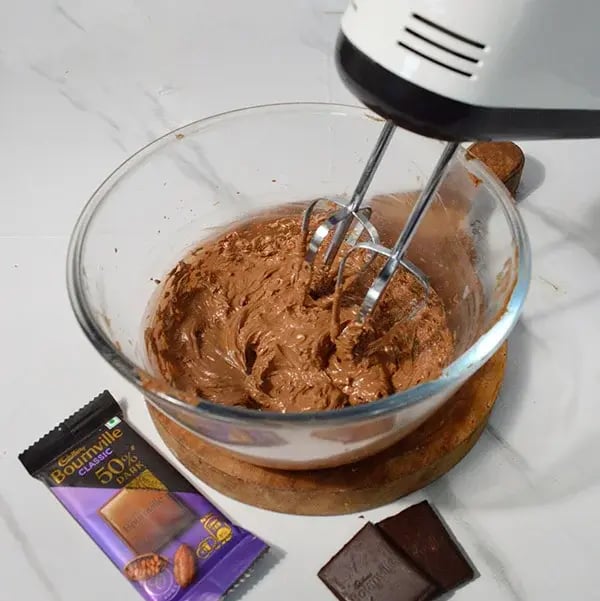 Bournville Sour Cream Chocolate With Pistachio - Keep blending