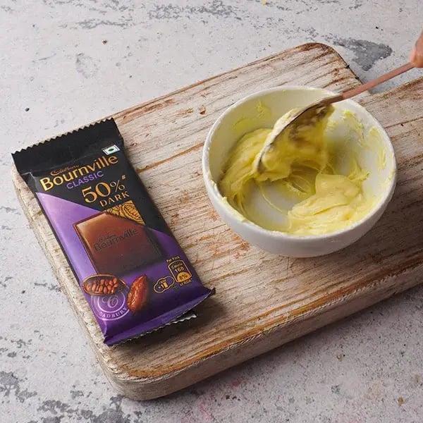 Bournville Strawberry Cheese Bite - Mix it well