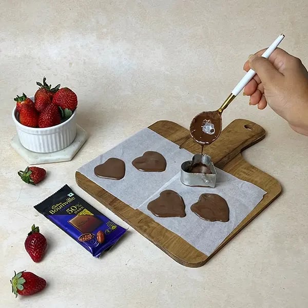 Bournville Strawberry Chocolate Heart - Pipe heart outlines on parchment paper