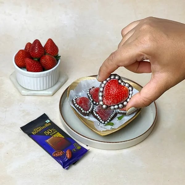 Bournville Strawberry Chocolate Heart - Refrigerate for 45 minutes