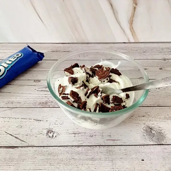 Brownie Bars with Ice Cream and Oreo Topping - Mix the vanilla ice cream