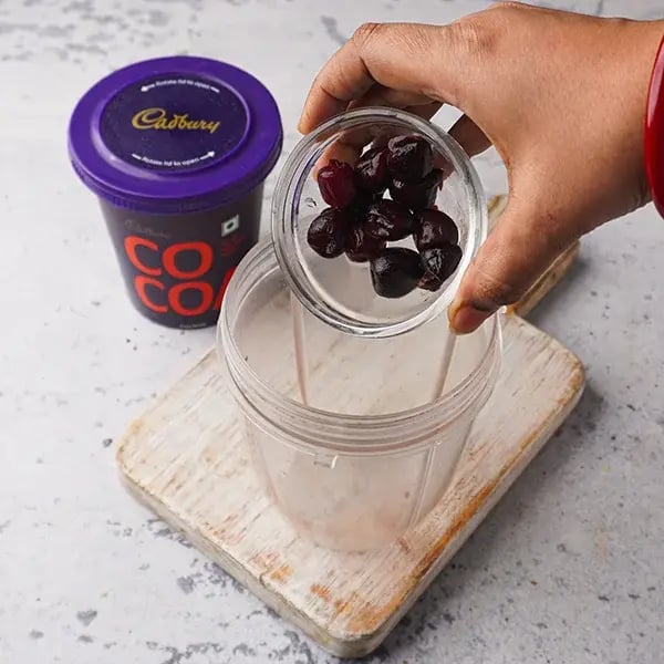 cadbury-black-forest-smoothie-step1