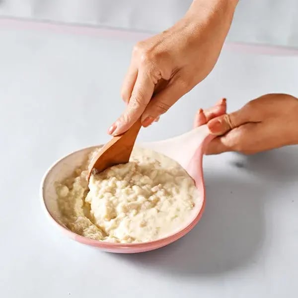 Cadbury Rasmalai - Pour milk