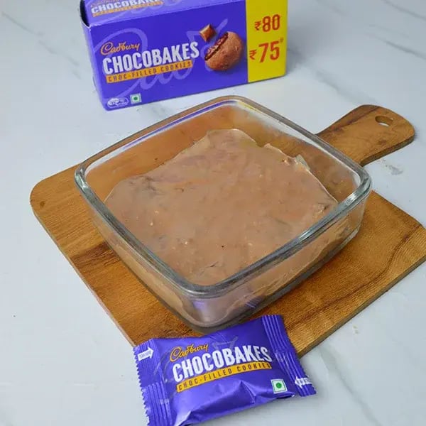 Chocobakes Pudding with Crunchy Pistachio - Pour the chocolate pudding