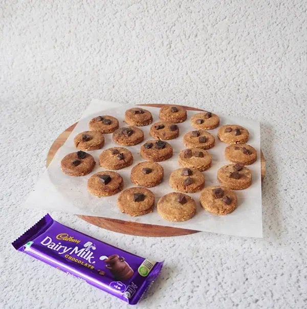 Chocolate Almond Cookies with Dry Fruits Mix - Cookies to cool