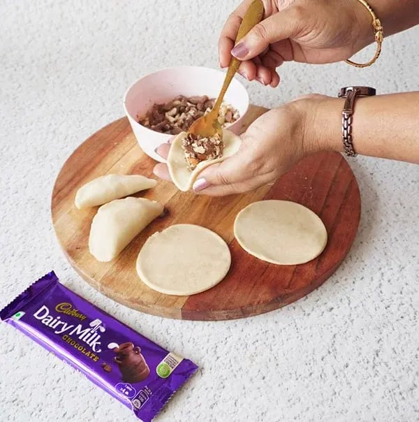 Chocolate Baked Gujiya With Dry Fruits &amp; Coconut - Place one teaspoon of the prepared chocolate