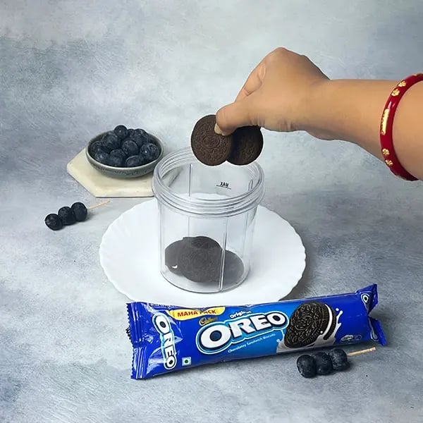 Chocolate Blueberry Yogurt With Oreo Crust-Break the Oreos in half and drop them