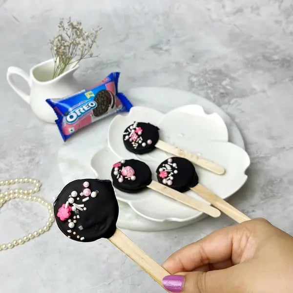 Chocolate-Covered Oreo Pops - Oreo Pops Served