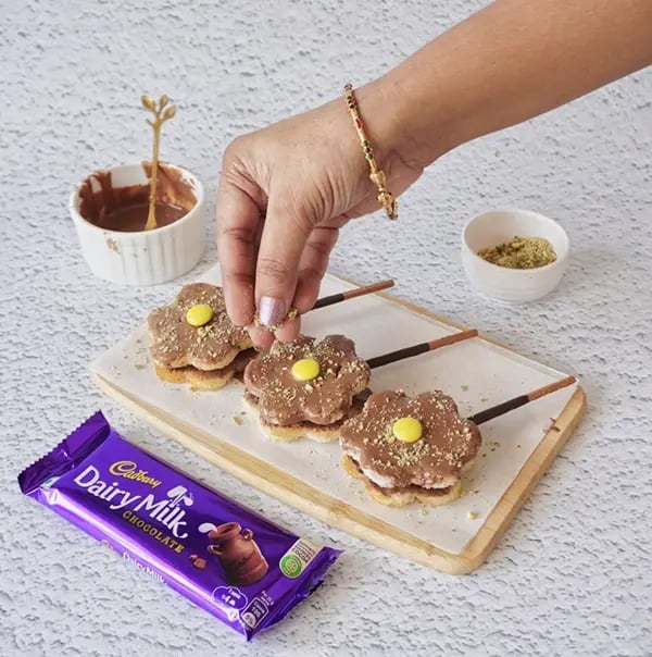 Chocolate Daisy Sandwich Appetizers with Gems - Decorate the center with a Cadbury Gems