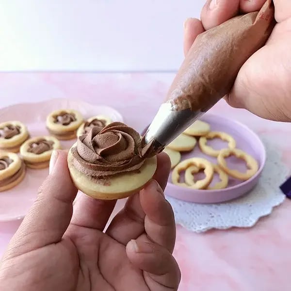 Chocolate Ganache-Filled Cookies - Pipe this chocolate filling