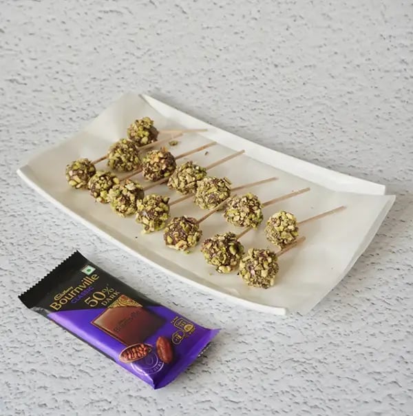 Chocolate Grapes with Pistachio - Place them in a tray